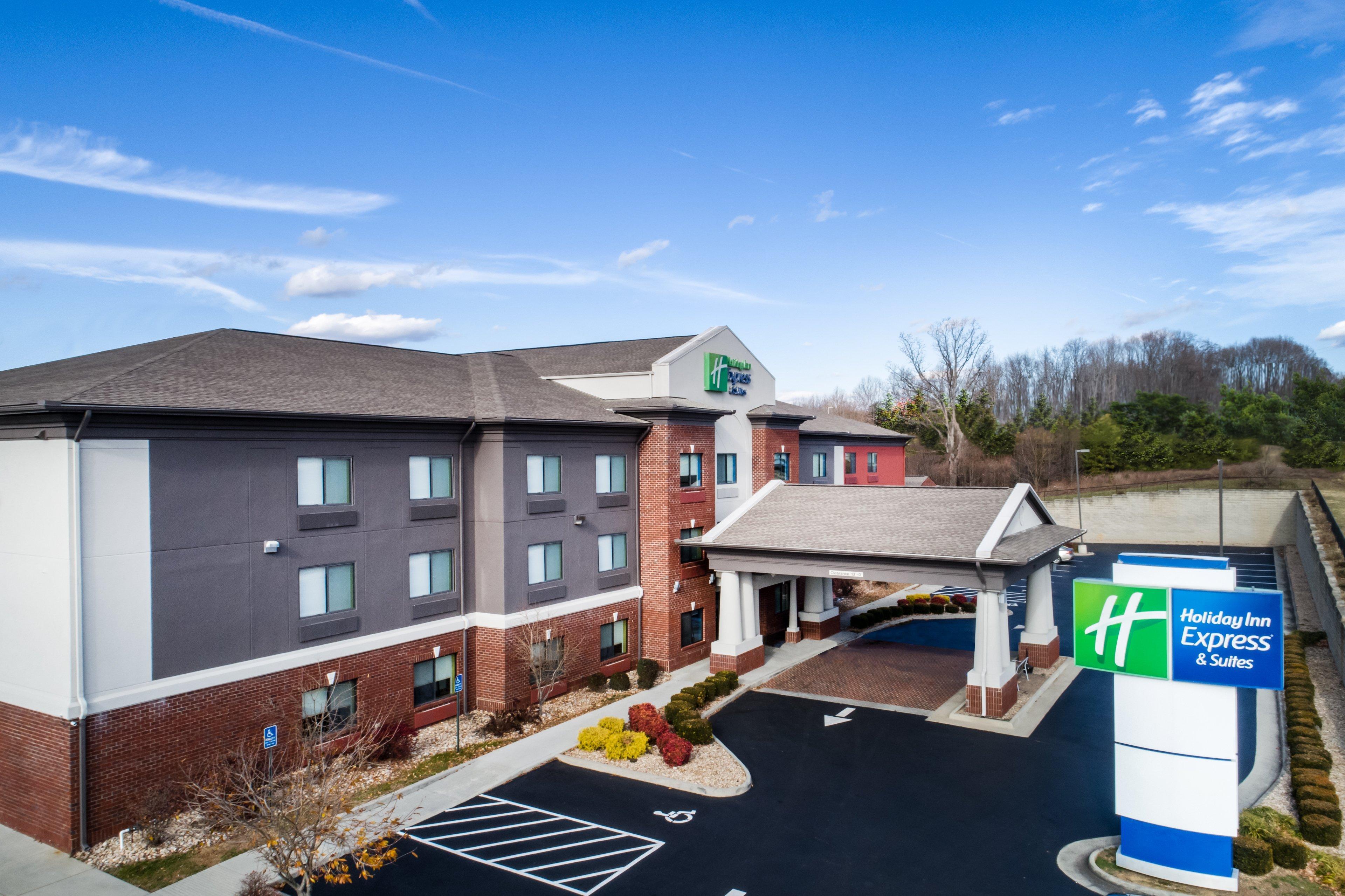 Holiday Inn Express & Suites Rocky Mount Smith Mountain Lake By Ihg Exterior foto