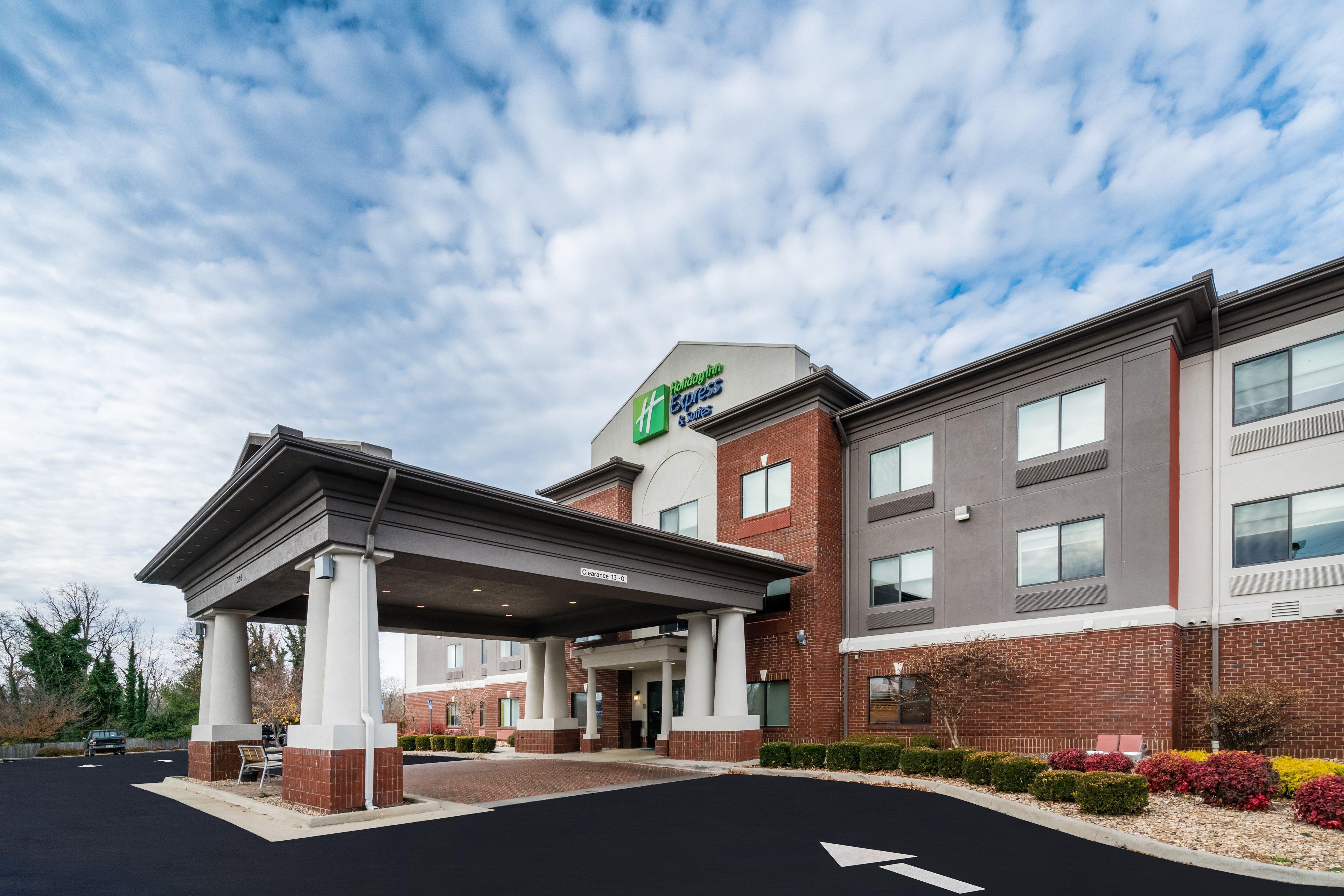 Holiday Inn Express & Suites Rocky Mount Smith Mountain Lake By Ihg Exterior foto