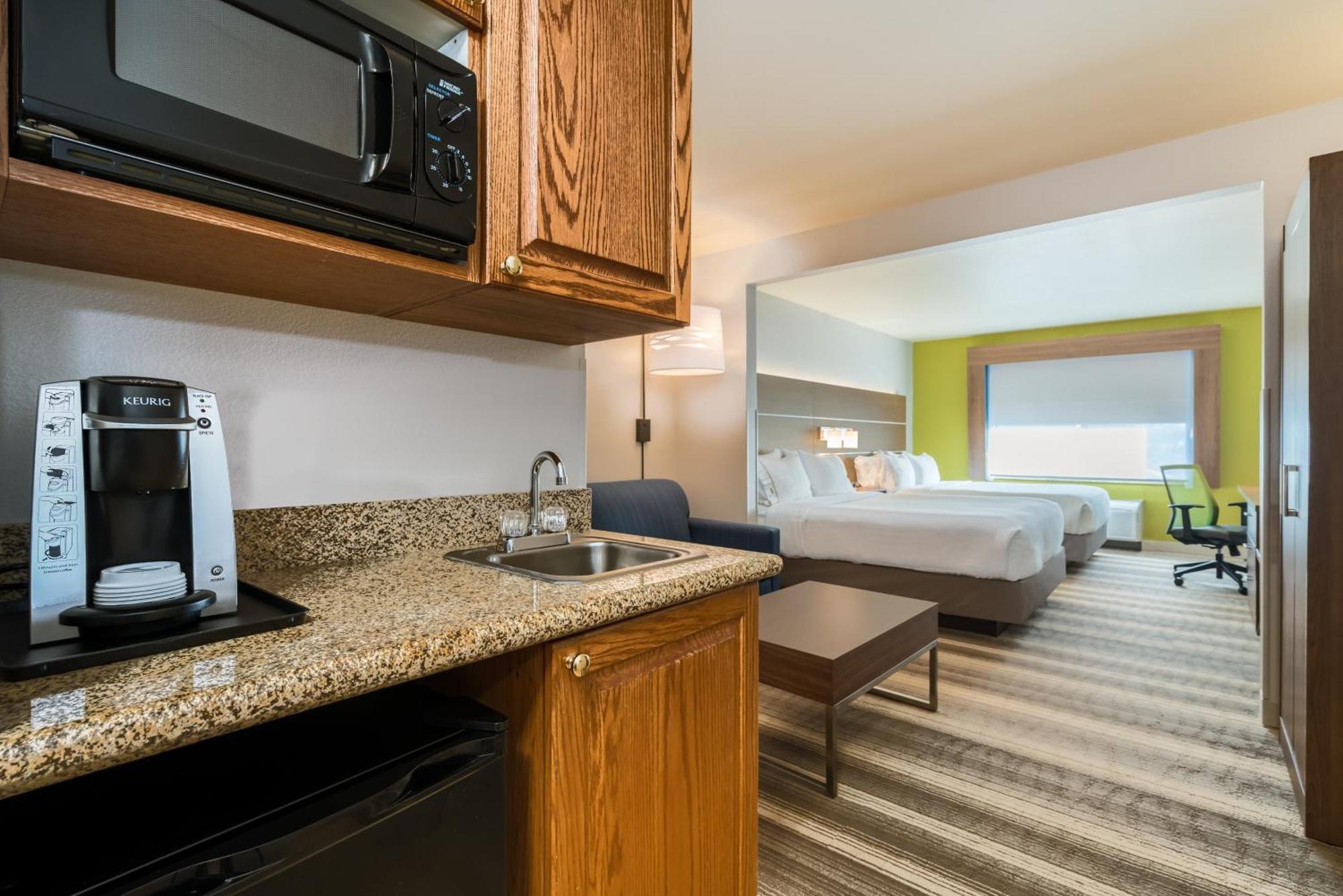 Holiday Inn Express & Suites Rocky Mount Smith Mountain Lake By Ihg Exterior foto