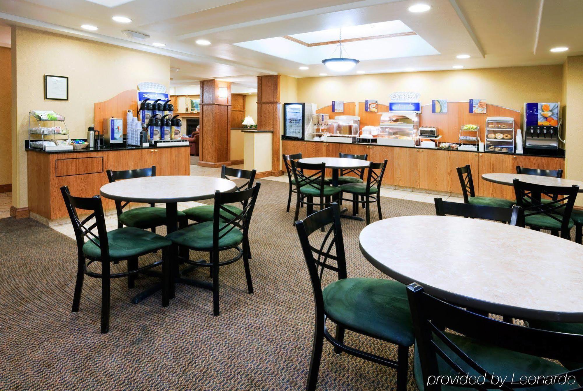 Holiday Inn Express & Suites Rocky Mount Smith Mountain Lake By Ihg Restaurante foto